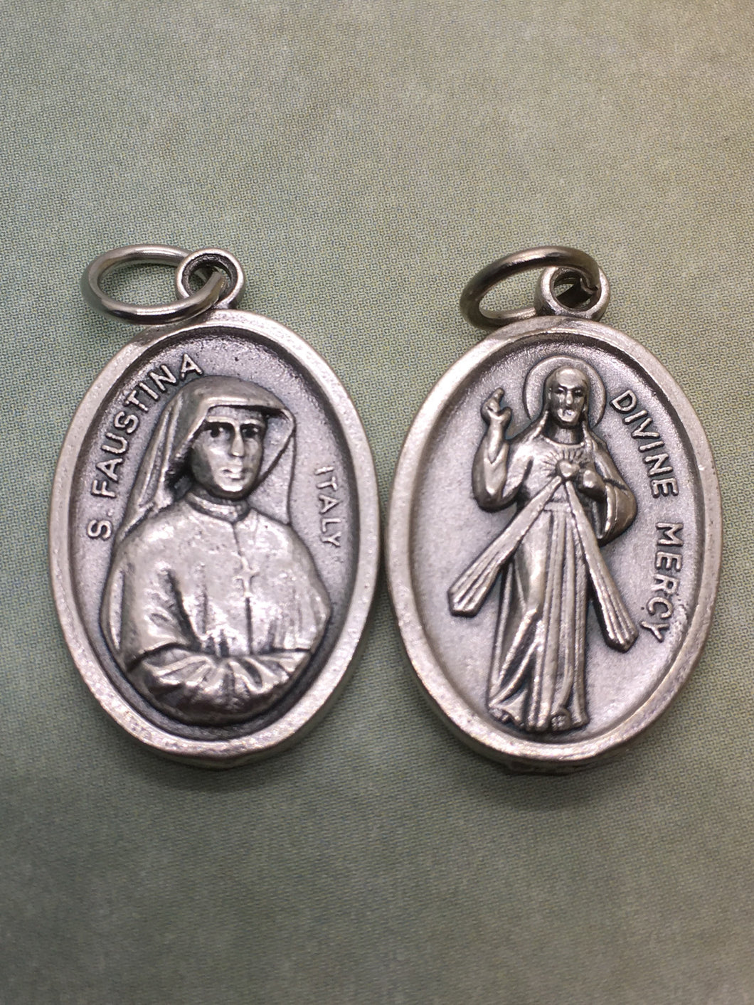 St. Maria Faustina Kowalska (1905-1938) w the Divine Mercy on reverse holy medal