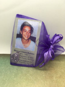 Blessed Chiara Badano prayer card and holy medal gift set - embraced pain makes one free.