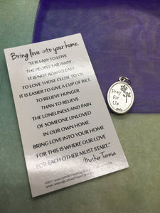 Saint Mother Teresa of Calcutta prayer card and holy medal gift set