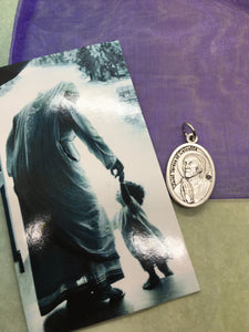 Saint Mother Teresa of Calcutta prayer card and holy medal gift set